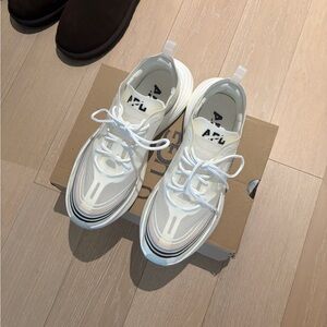 APL Cream and White Streamline